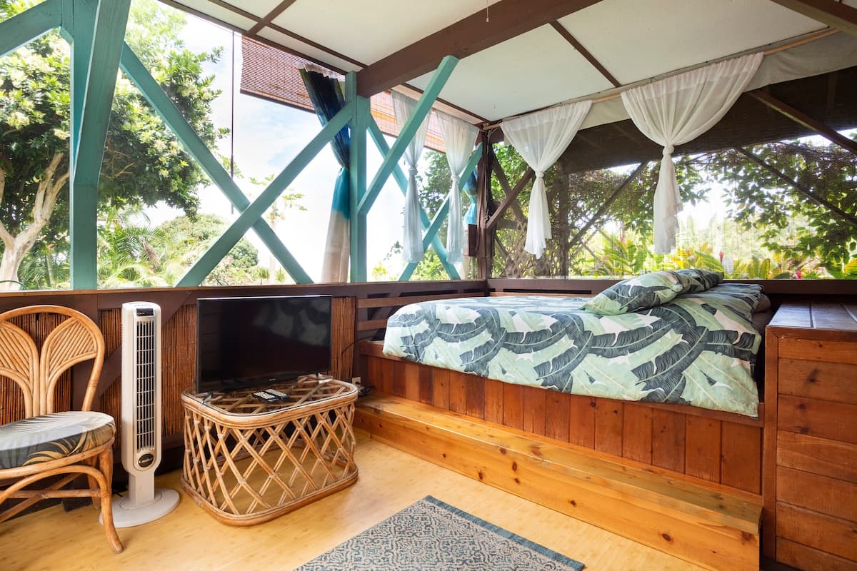 Tropical Hideaway w/ Pool, Hot Tub - Photo 2