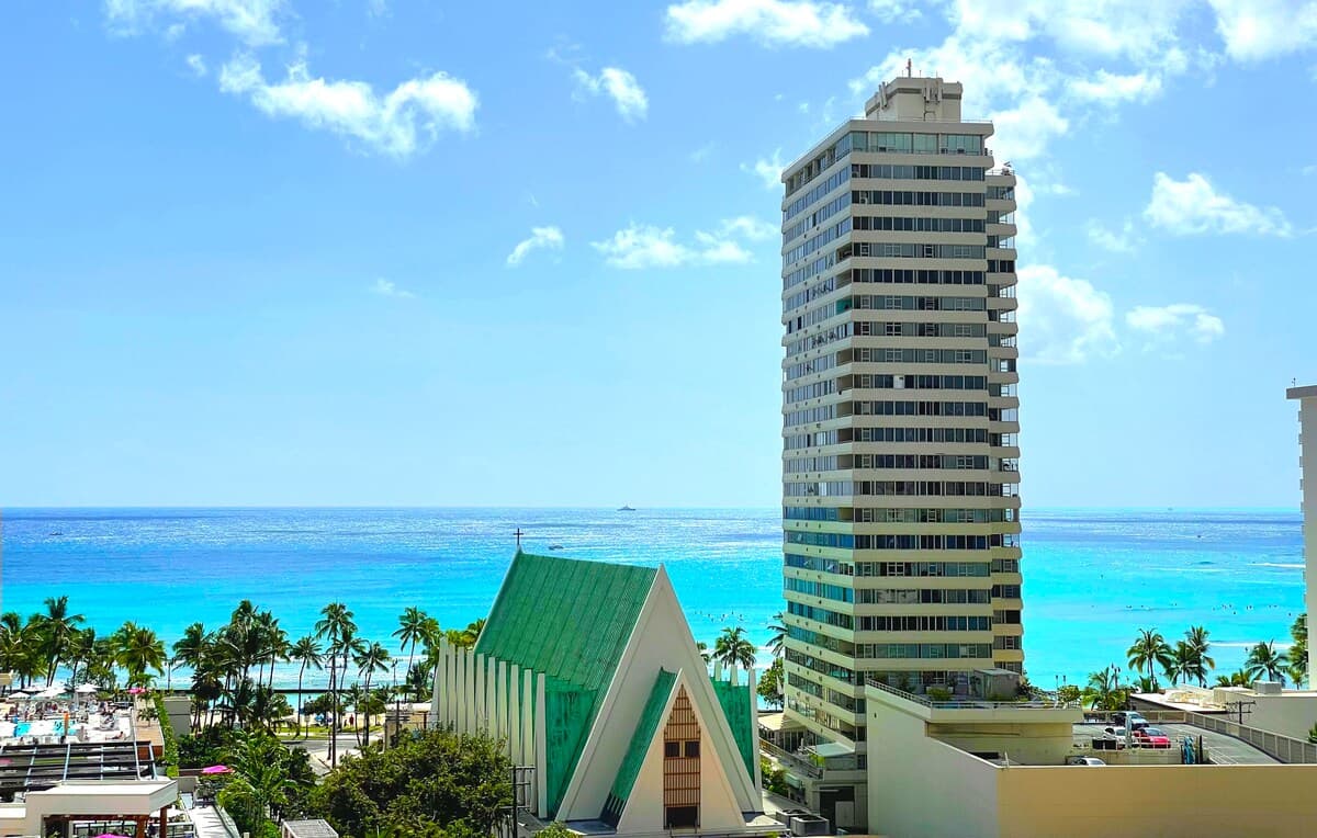 Condo in Honolulu · ★4.44 · 1 bedroom · 2 beds · 1 private bath - Photo 1