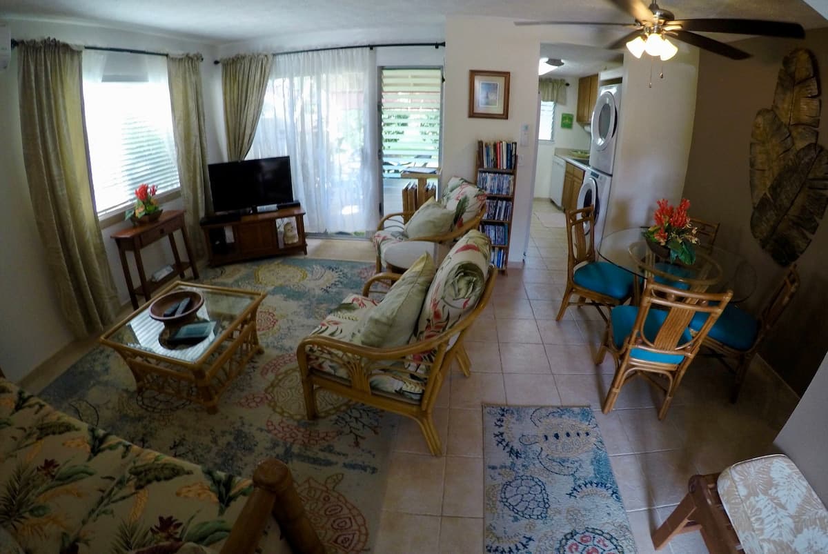 Townhouse in Kailua-Kona · ★4.89 · 2 bedrooms · 3 beds · 2 private baths - Photo 3