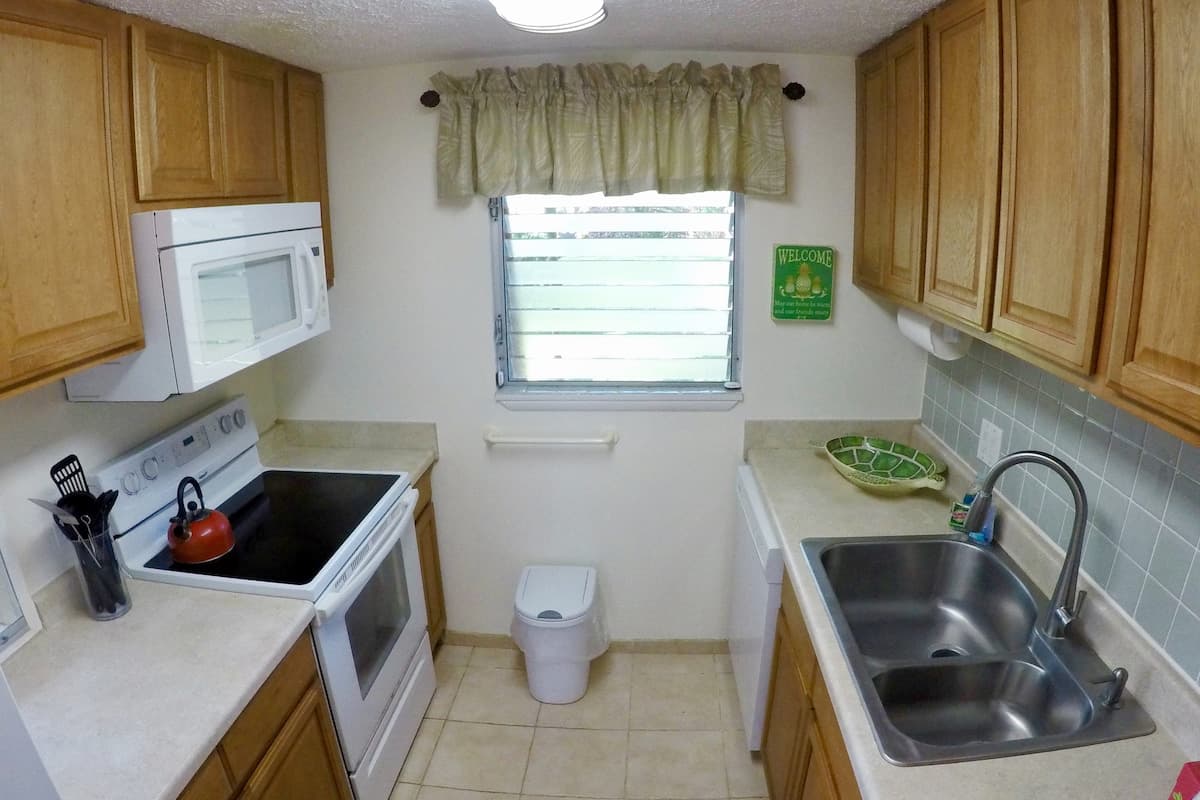 Townhouse in Kailua-Kona · ★4.89 · 2 bedrooms · 3 beds · 2 private baths - Photo 4