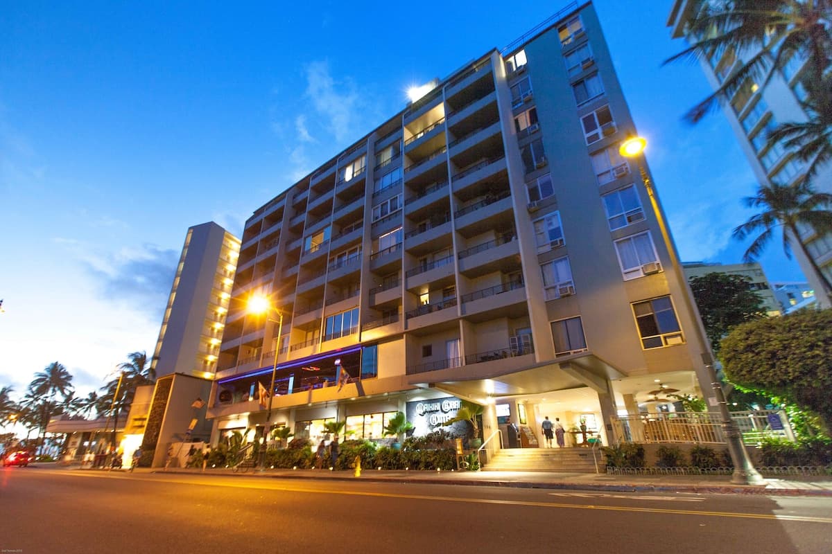 Condo in Honolulu · ★4.49 · Studio · 2 beds · 1 private bath - Photo 5