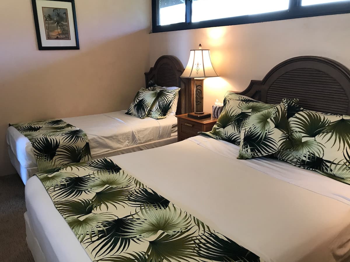 Condo in Lahaina · ★4.88 · 2 bedrooms · 4 beds · 2 private baths - Photo 5