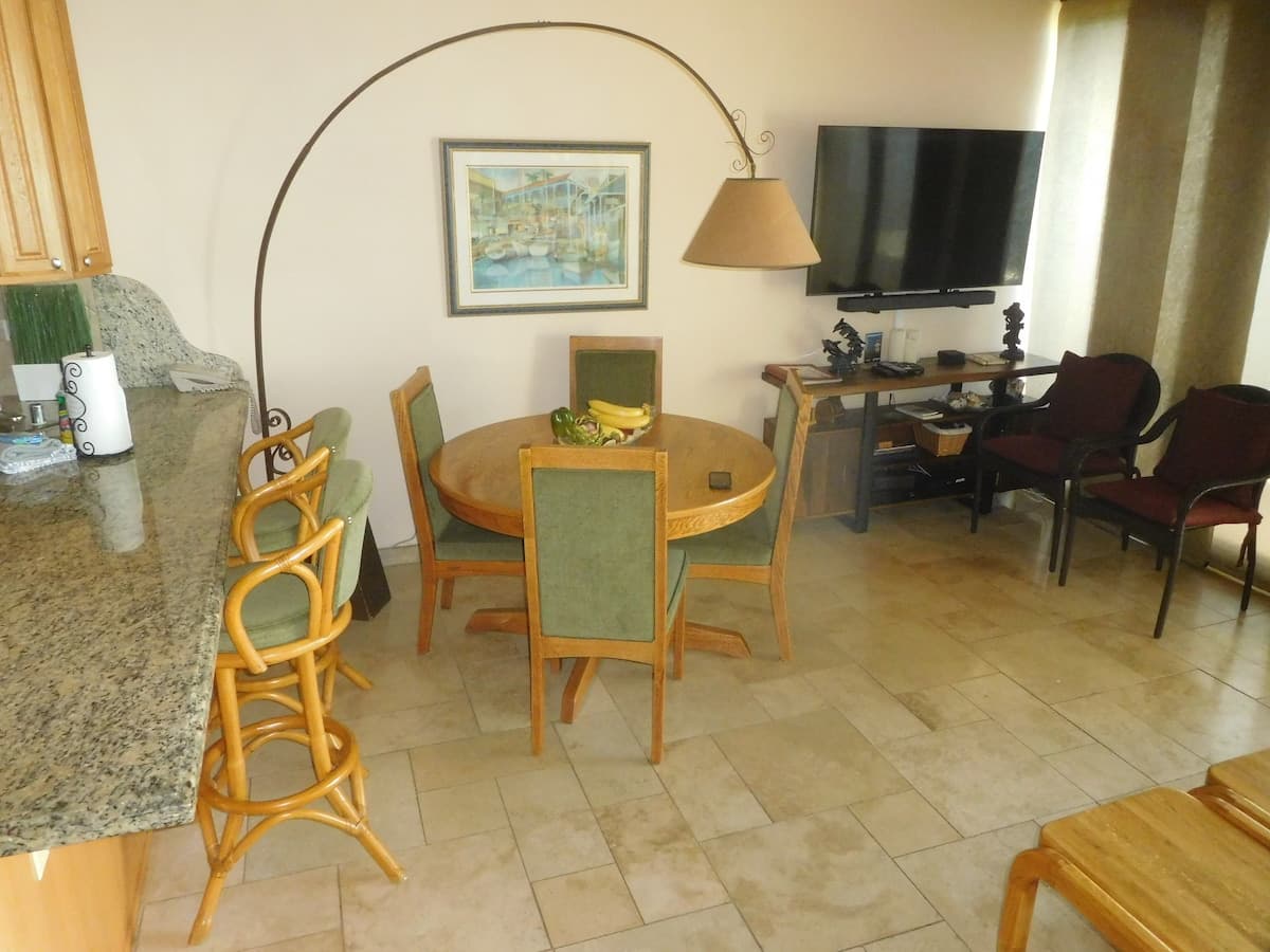 Condo in Lahaina · ★4.88 · 2 bedrooms · 4 beds · 2 private baths - Photo 4