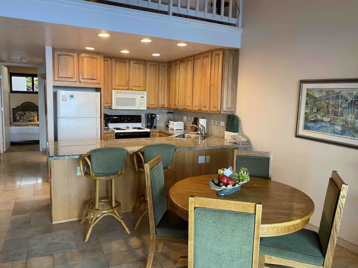 Condo in Lahaina · ★4.88 · 2 bedrooms · 4 beds · 2 private baths - Photo 2