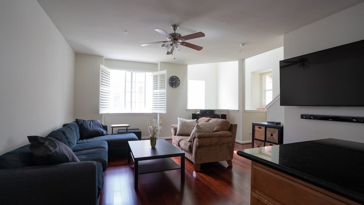 30-Min Ferry to SF, Quiet Marina Townhouse - Photo 1