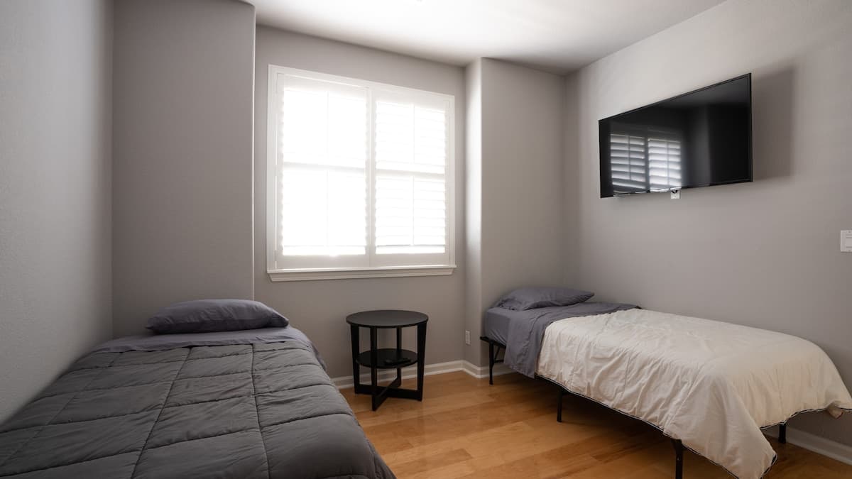 30-Min Ferry to SF, Quiet Marina Townhouse - Photo 3