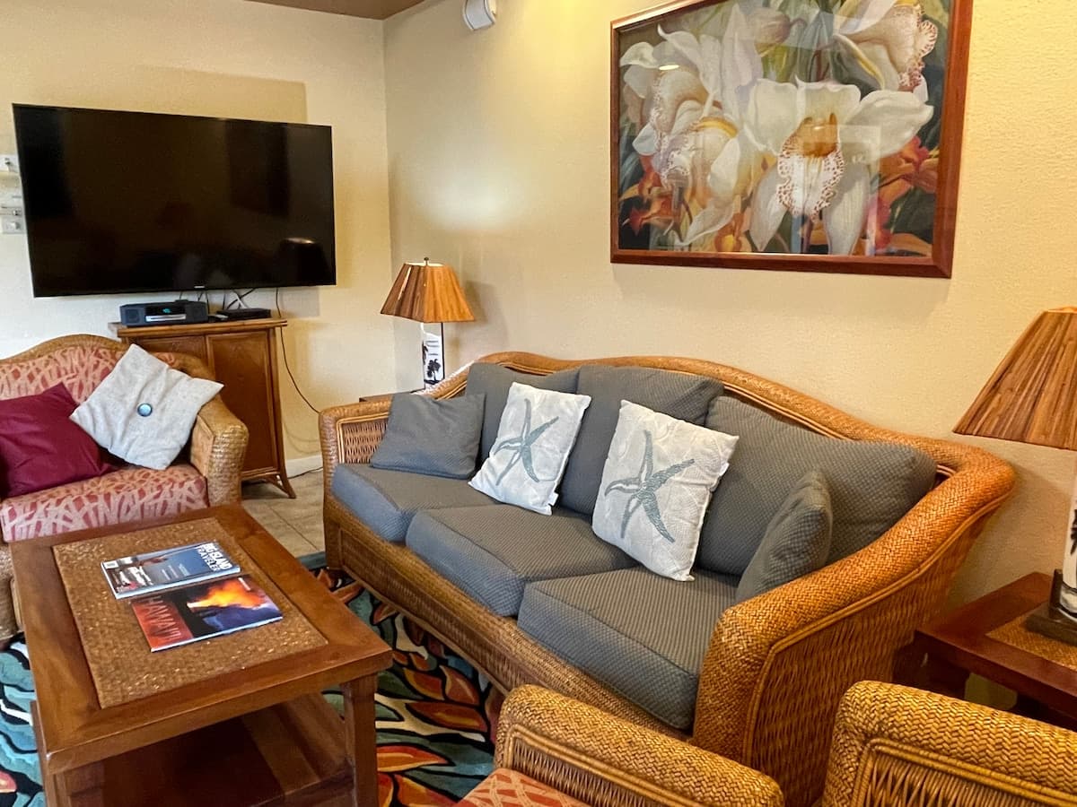 Condo in Kailua-Kona · ★4.82 · 2 bedrooms · 4 beds · 2 baths - Photo 2
