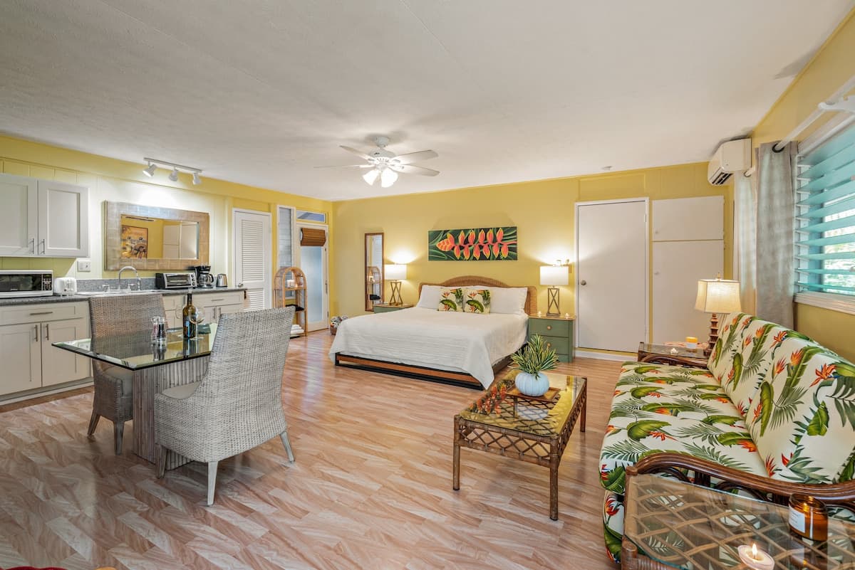 Kailua Pineapple Studio. Walk to Beach! PERMITTED - Photo 1