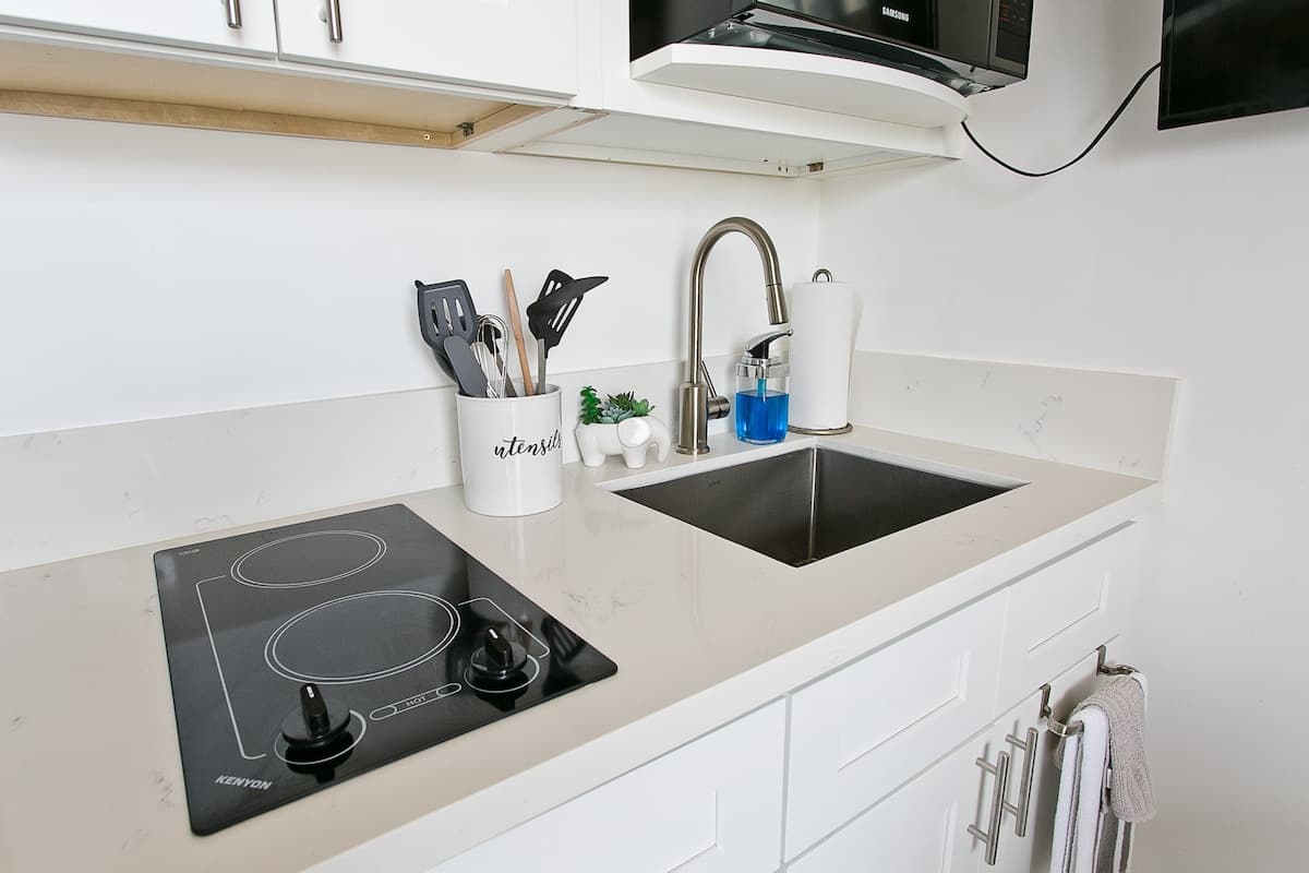 Condo in Honolulu · ★4.6 · 1 bedroom · 1 bed · 1 private bath - Photo 3
