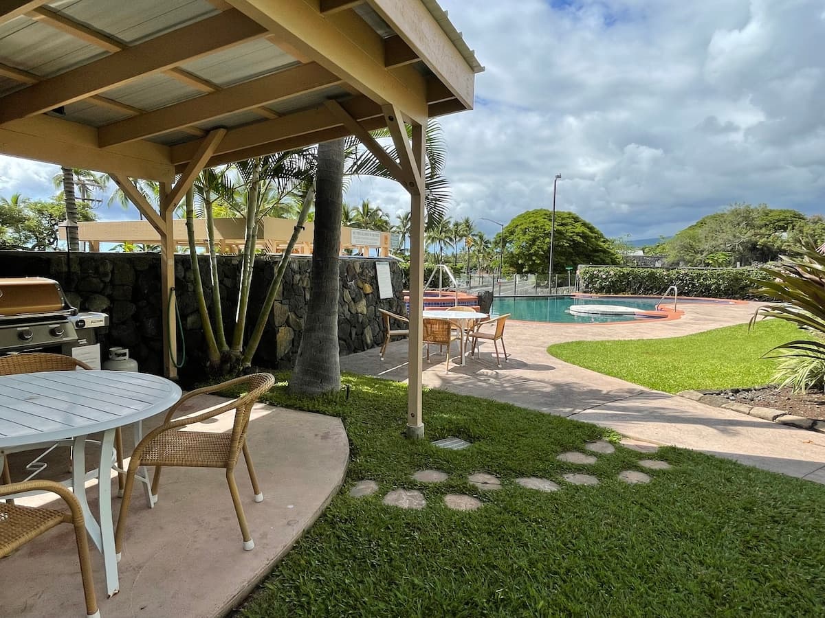 Condo in Kailua-Kona · ★4.92 · 2 bedrooms · 5 beds · 2 baths - Photo 1