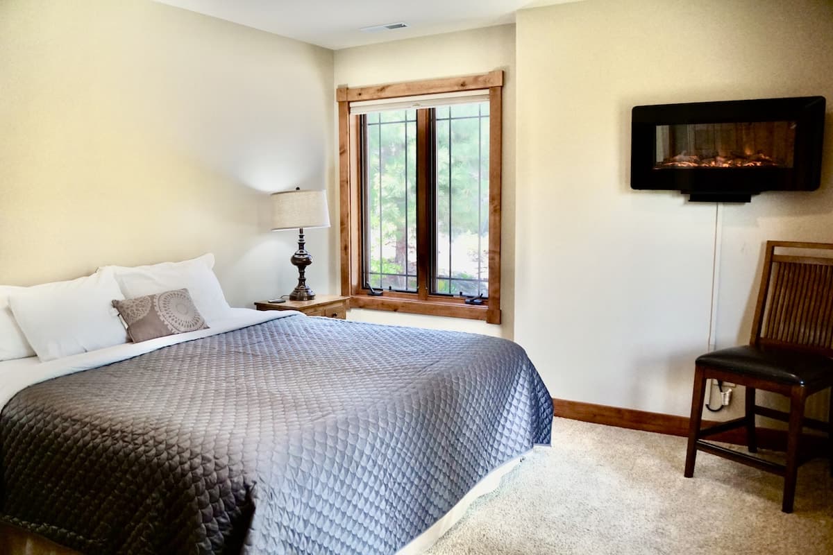 Home in Zephyr Cove · ★4.94 · 5 bedrooms · 7 beds · 3.5 private baths - Photo 3
