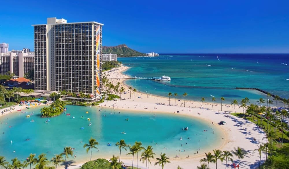 Condo in Honolulu · ★4.88 · Studio · 1 bed · 1 private bath - Photo 4