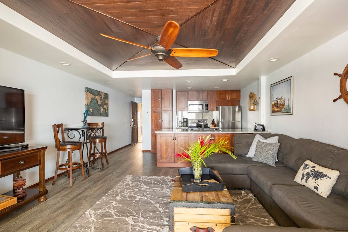 Condo in Kailua-Kona · ★4.96 · 1 bedroom · 1 bed · 1 bath - Photo 1