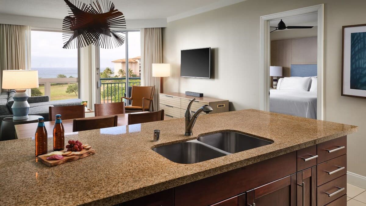 Condo in Lahaina · ★5.0 · 1 bedroom · 2 beds · 1 bath - Photo 5