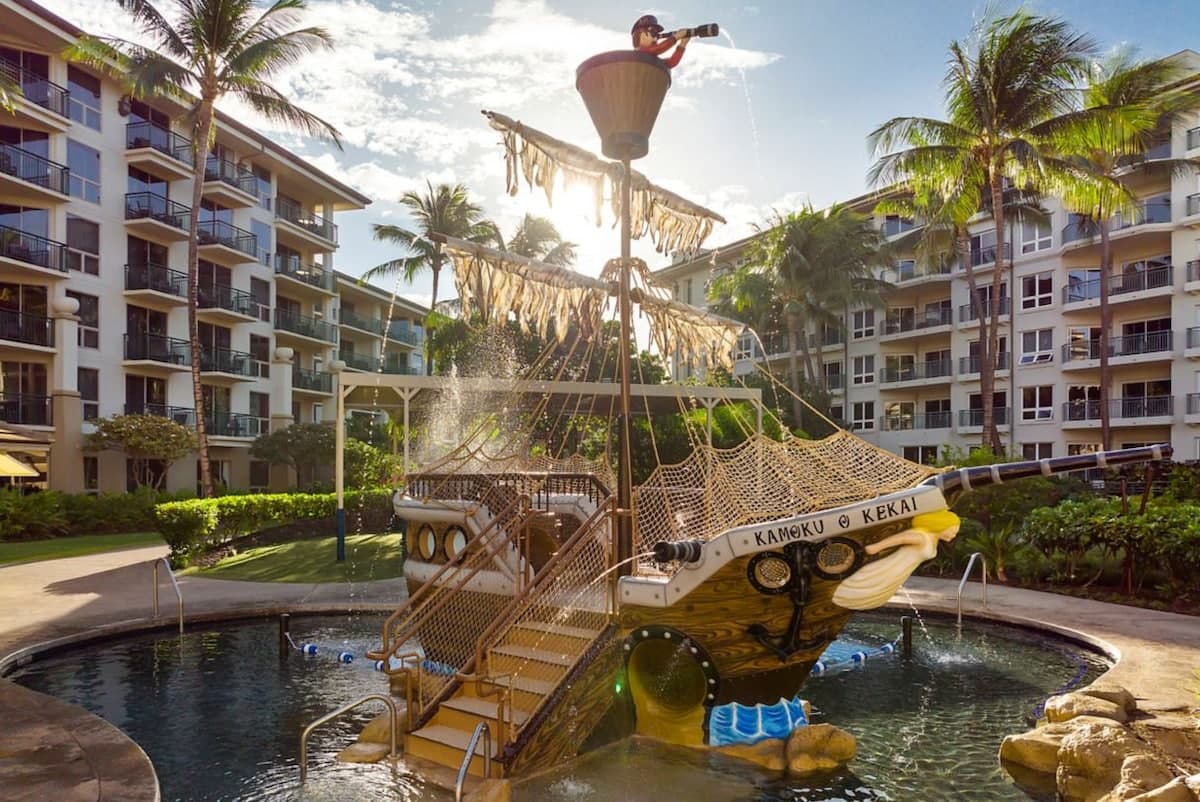 Condo in Lahaina · ★5.0 · 1 bedroom · 2 beds · 1 bath - Photo 3