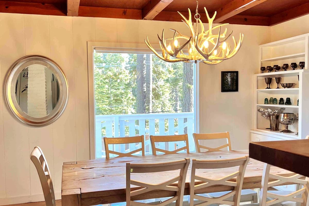 Cute 1950s Old Tahoe Cottage, Hot Tub, 1 Acre - Photo 4