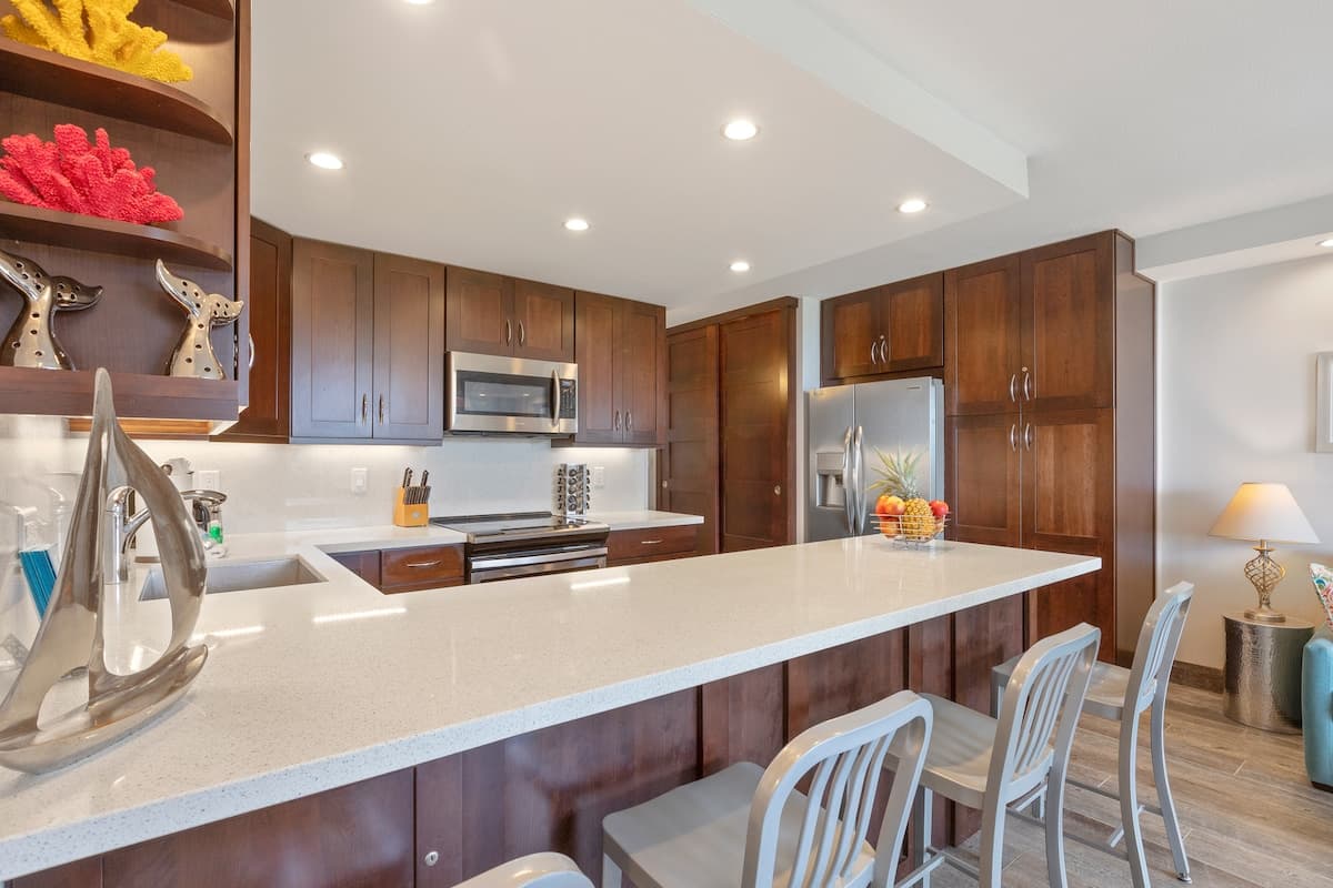 Condo in Lahaina · ★4.96 · 2 bedrooms · 3 beds · 2 baths - Photo 4