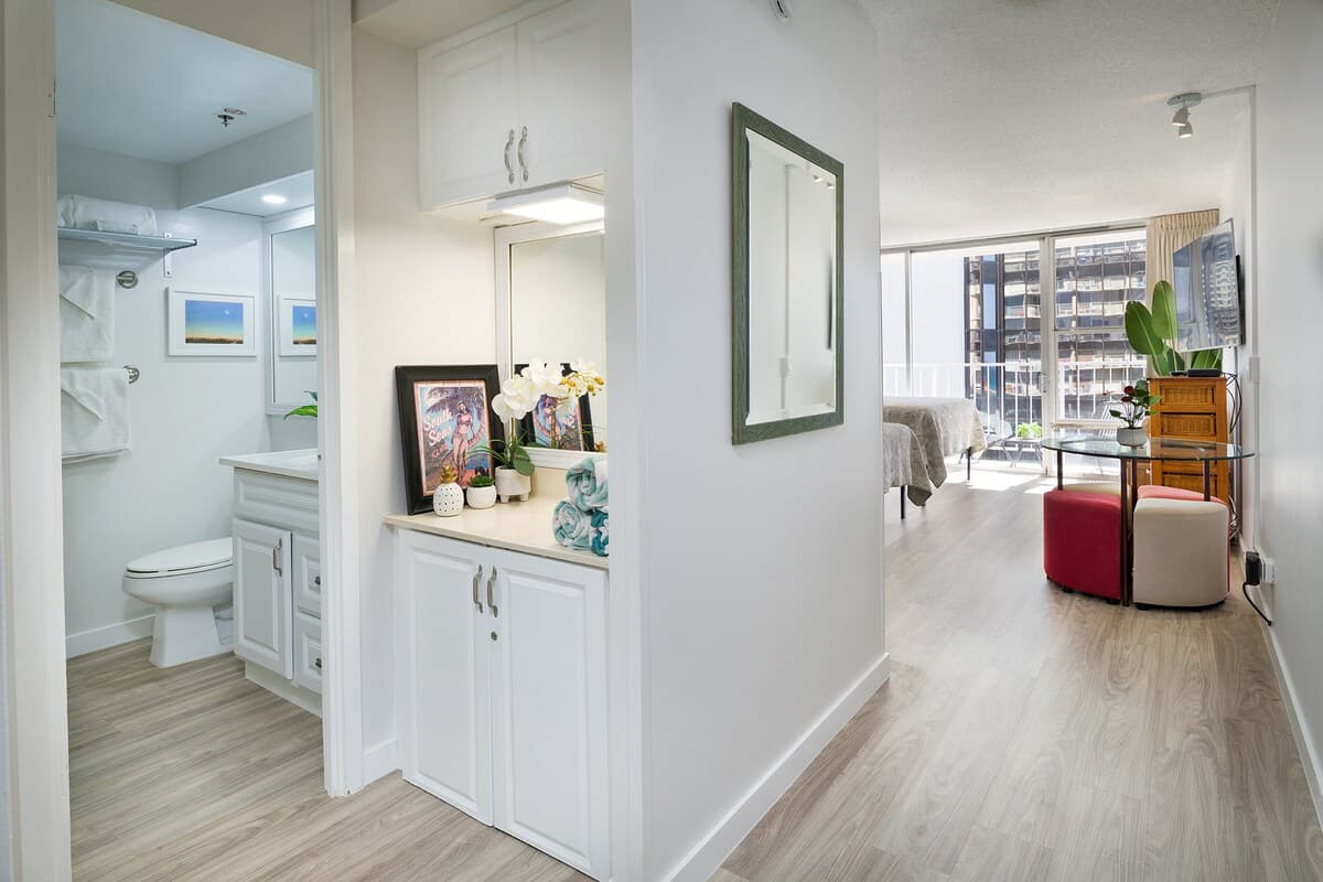 Condo in Honolulu · ★4.47 · Studio · 3 beds · 1 private bath - Photo 3