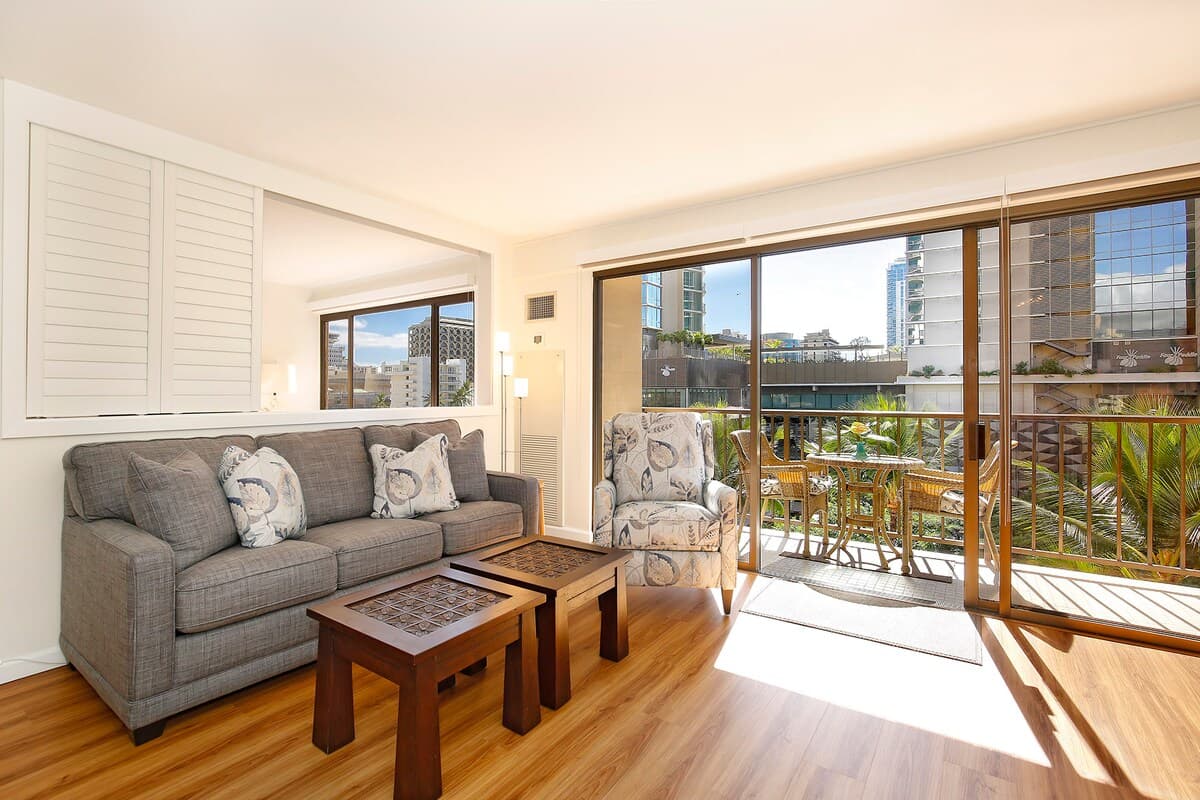 Condo in Honolulu · ★4.63 · 1 bedroom · 2 beds · 1 private bath - Photo 2