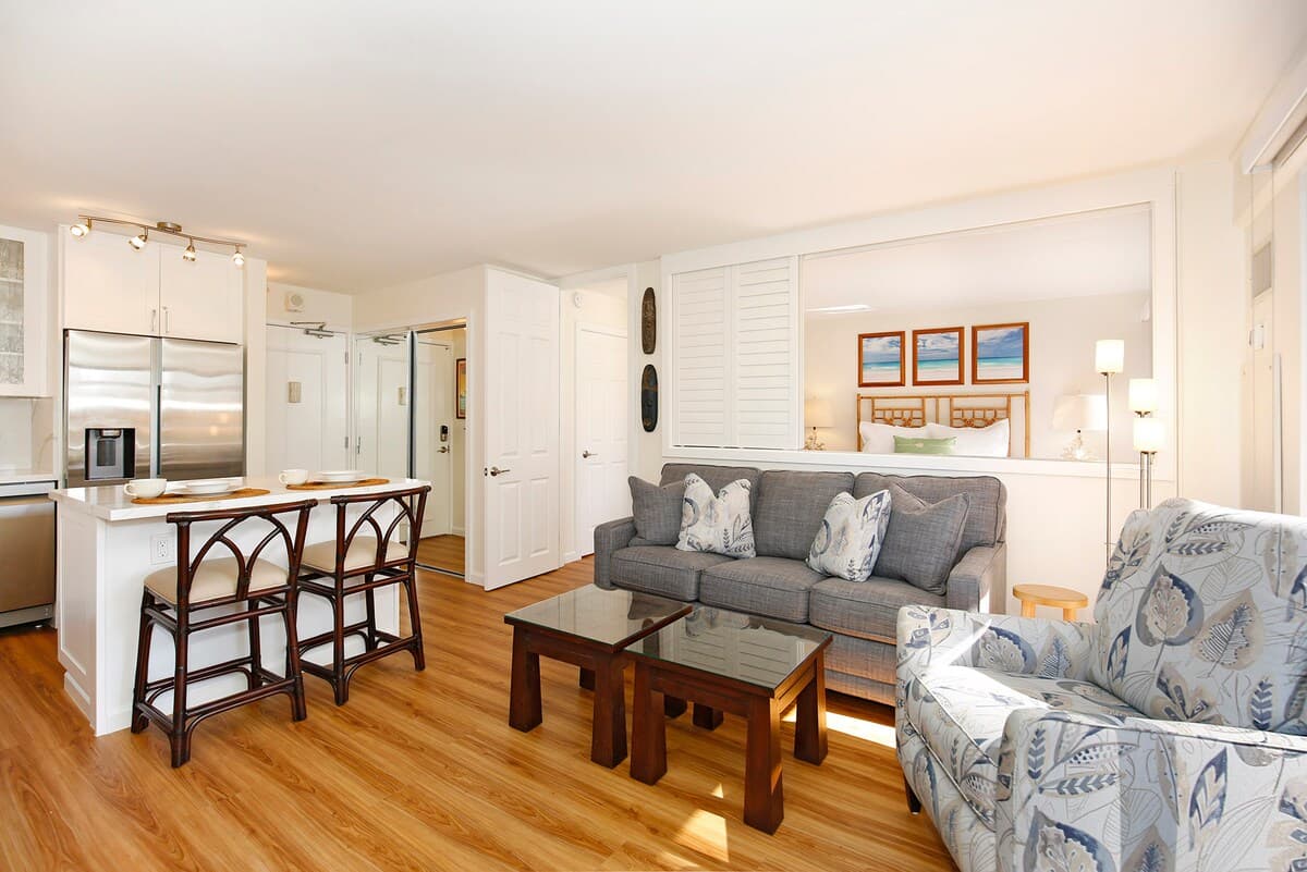 Condo in Honolulu · ★4.63 · 1 bedroom · 2 beds · 1 private bath - Photo 4