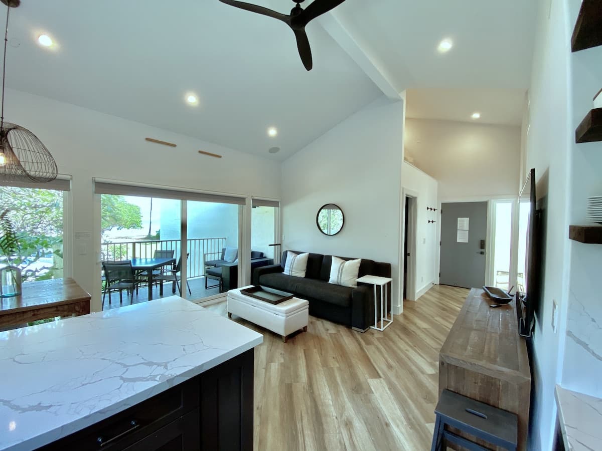Condo in Wailuku · ★4.93 · 2 bedrooms · 3 beds · 2 private baths - Photo 2