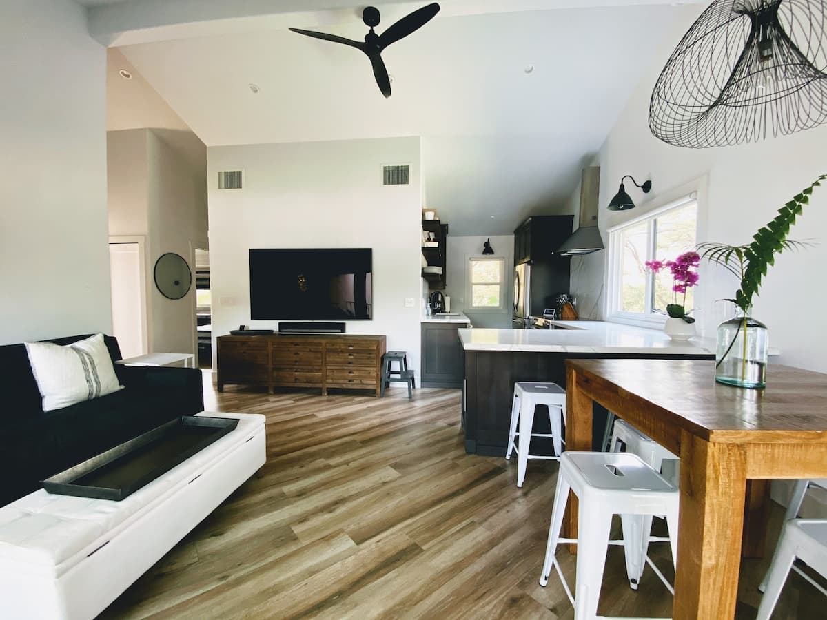 Condo in Wailuku · ★4.93 · 2 bedrooms · 3 beds · 2 private baths - Photo 1