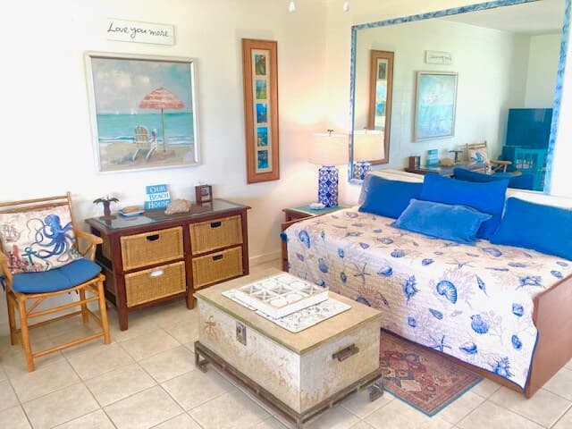 Condo in Hauula · ★4.77 · 1 bedroom · 3 beds · 1 private bath - Photo 1