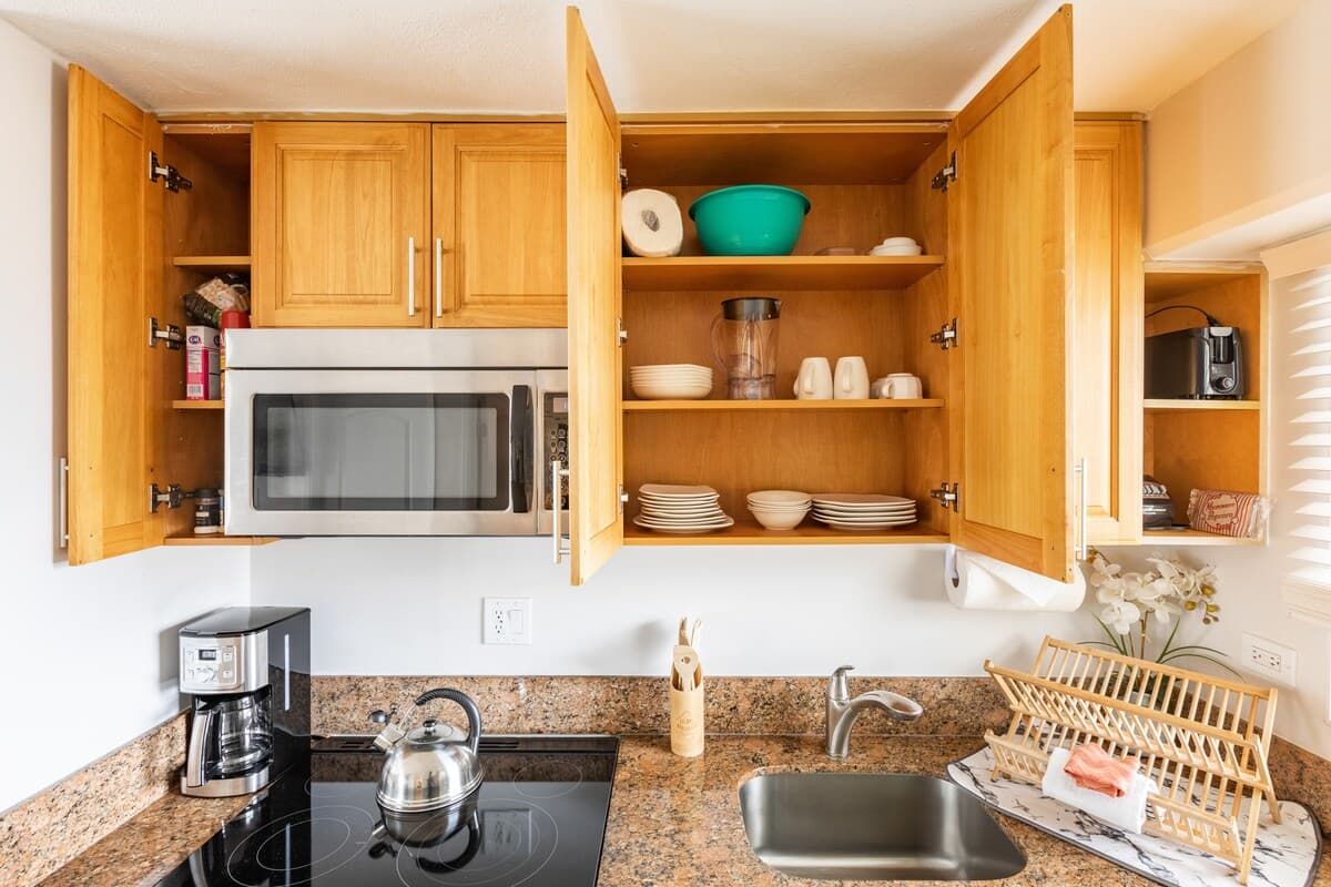 Condo in Honolulu · ★4.81 · 2 bedrooms · 2 beds · 1 private bath - Photo 5