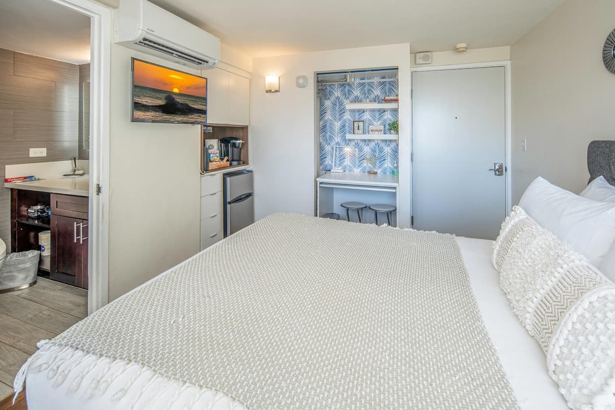 Ocean View Studio in Waikiki - Photo 4