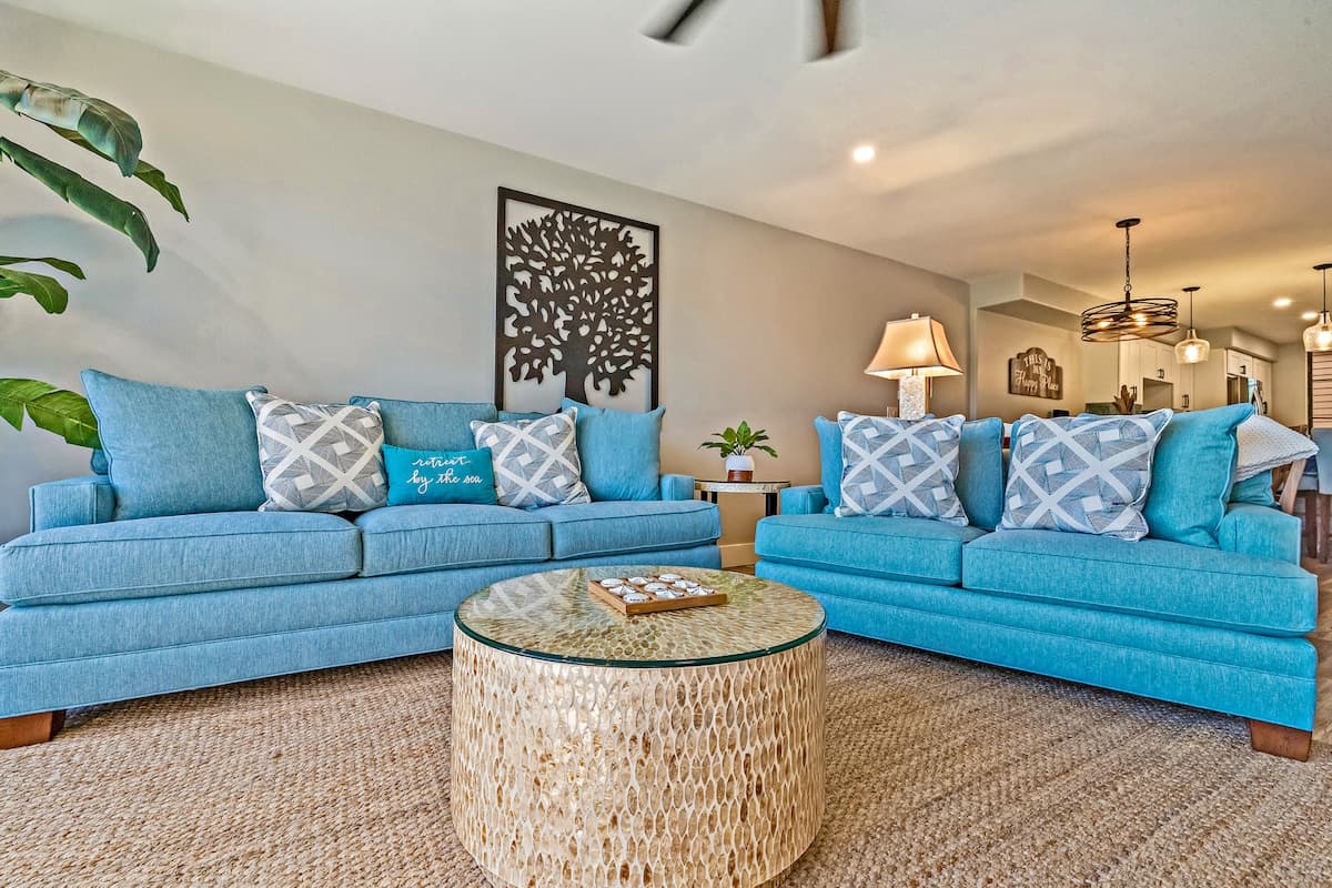 Condo in Lahaina · ★4.95 · 2 bedrooms · 4 beds · 2 baths - Photo 5