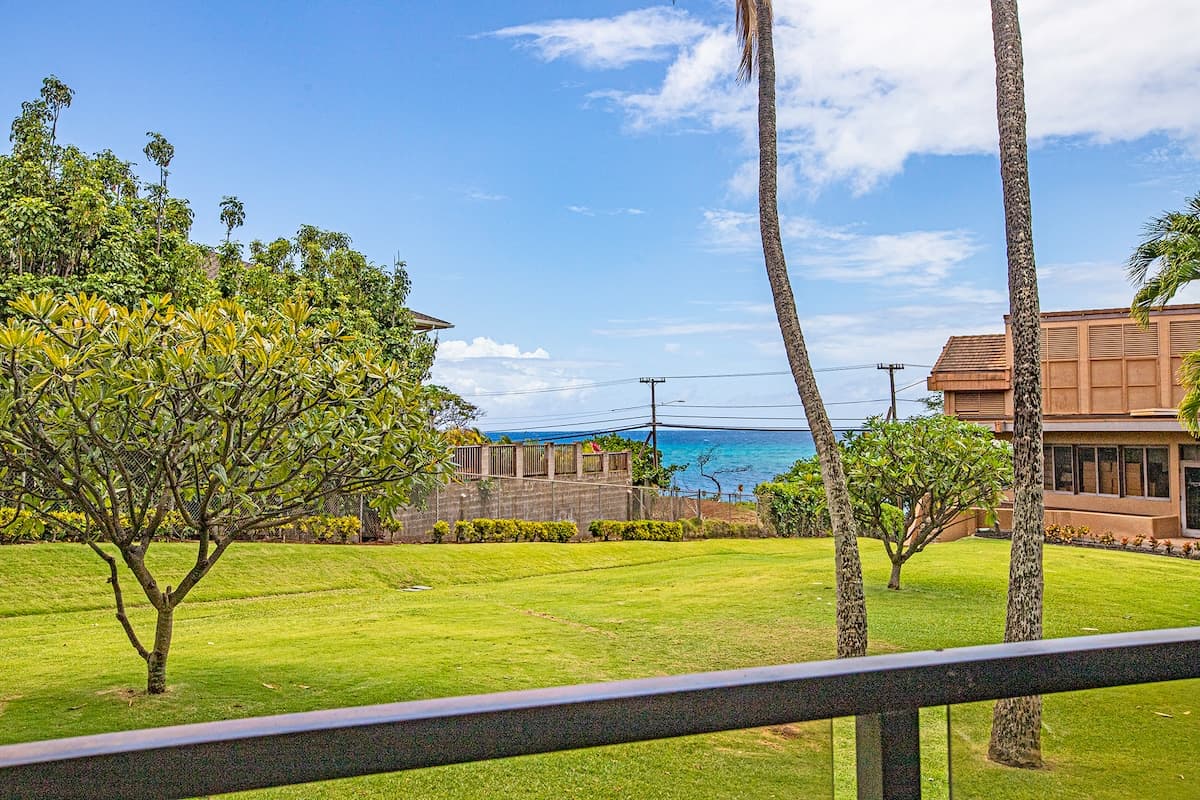 Condo in Lahaina · ★4.95 · 2 bedrooms · 4 beds · 2 baths - Photo 3