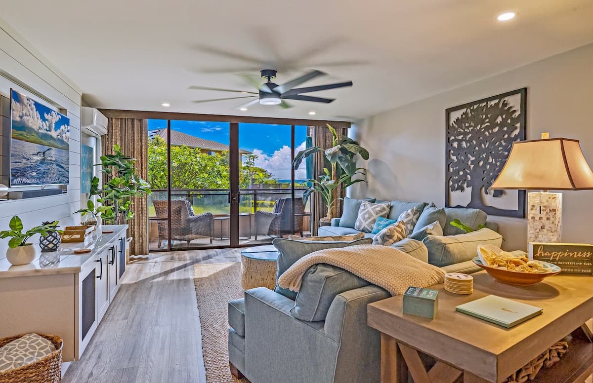 Condo in Lahaina · ★4.95 · 2 bedrooms · 4 beds · 2 baths - Photo 4