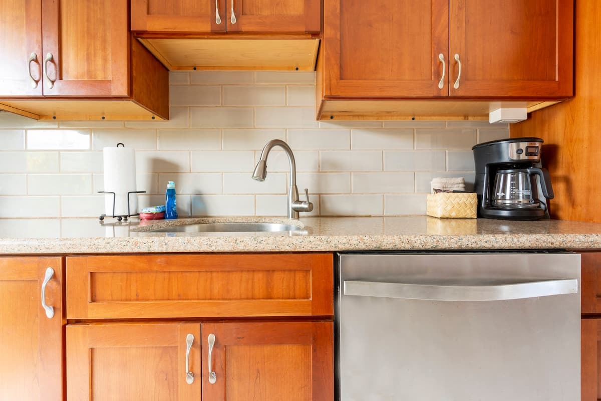 Condo in Kailua-Kona · ★4.8 · Studio · 1 bed · 1 bath - Photo 5