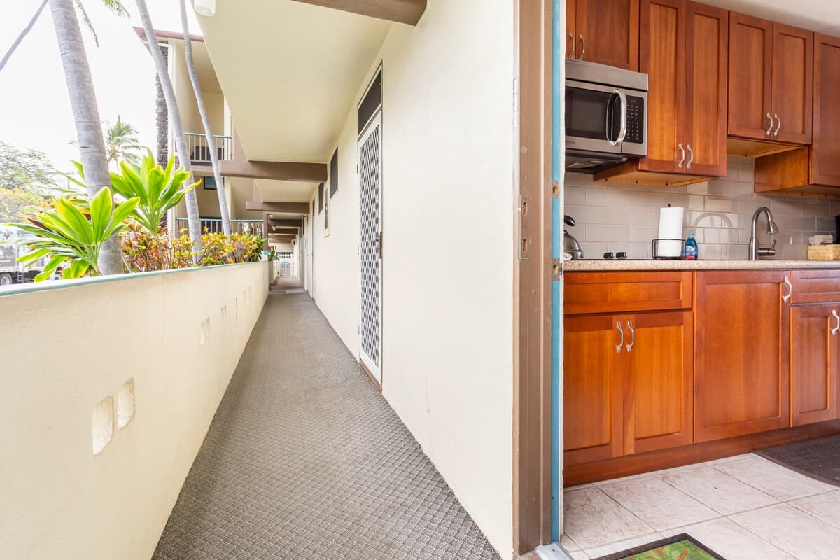 Condo in Kailua-Kona · ★4.8 · Studio · 1 bed · 1 bath - Photo 2