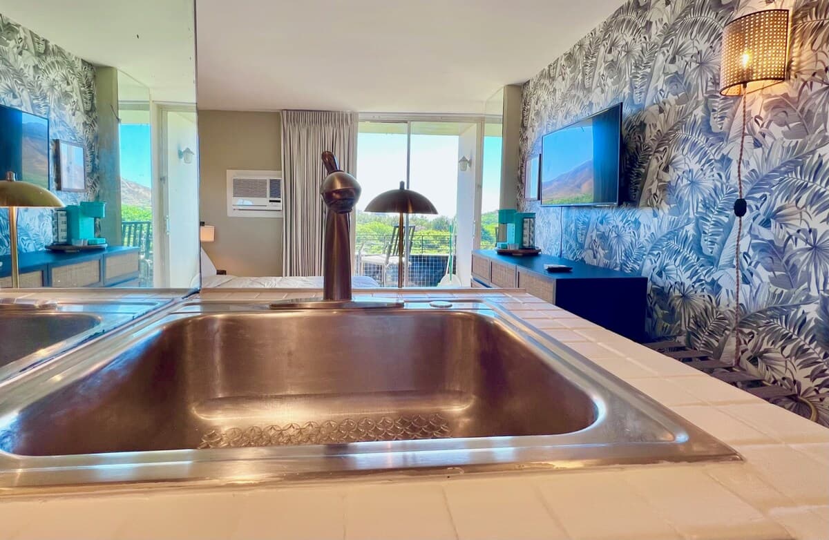 Condo in Honolulu · ★4.71 · Studio · 1 bed · 1 private bath - Photo 4
