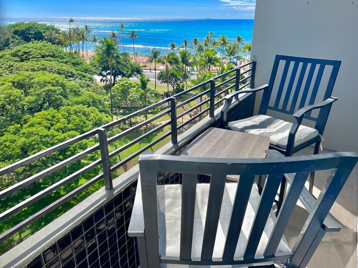 Condo in Honolulu · ★4.71 · Studio · 1 bed · 1 private bath - Photo 1