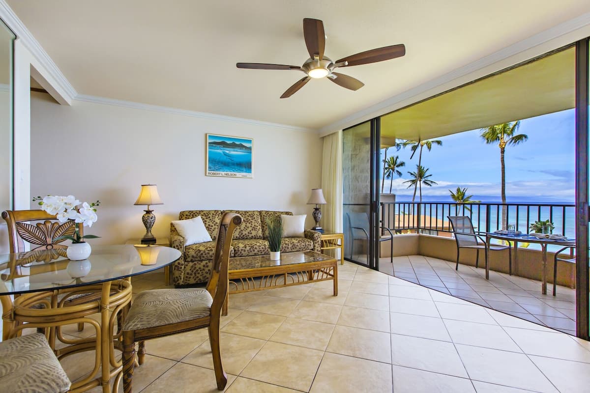 Condo in Lahaina · ★4.86 · 2 bedrooms · 2 beds · 2 baths - Photo 3