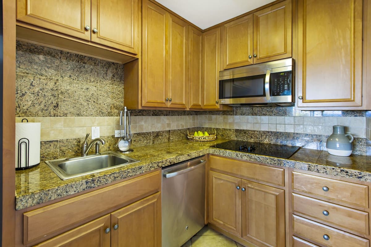 Condo in Lahaina · ★4.86 · 2 bedrooms · 2 beds · 2 baths - Photo 5