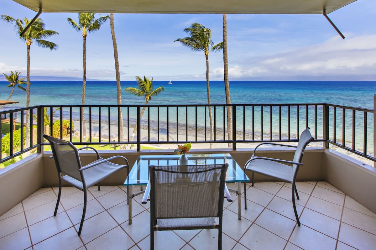 Condo in Lahaina · ★4.86 · 2 bedrooms · 2 beds · 2 baths - Photo 1