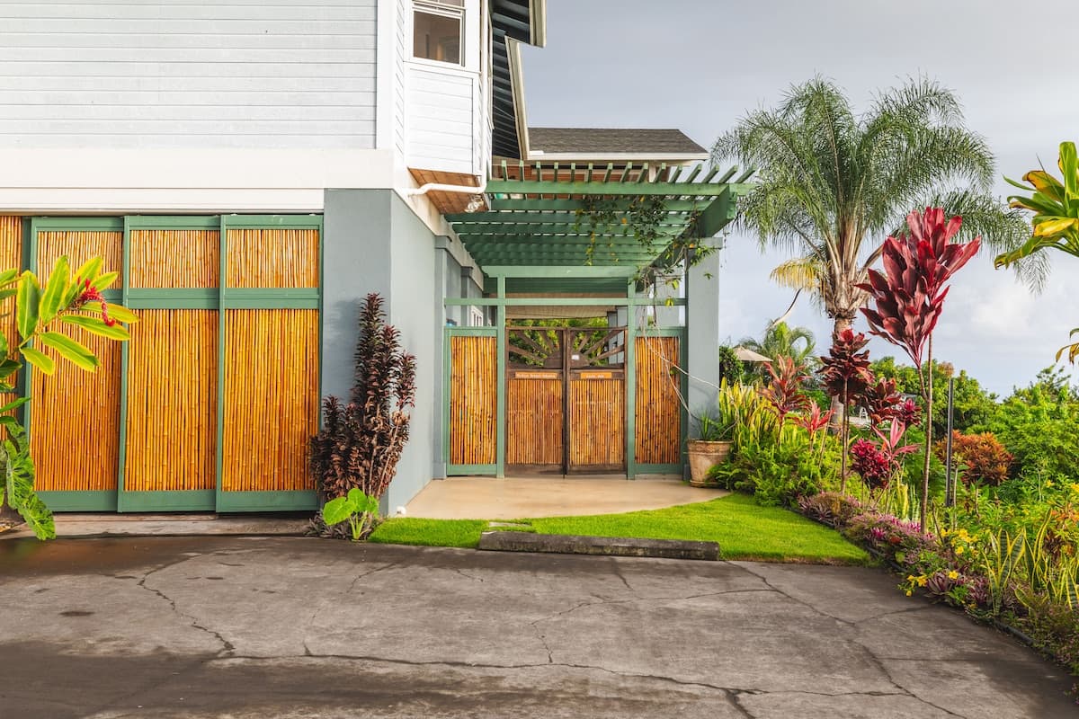 Home in Kailua-Kona · ★4.96 · 2 bedrooms · 3 beds · 1.5 baths - Photo 5