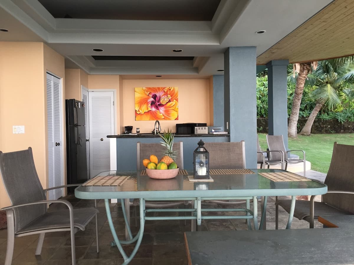 Home in Kailua-Kona · ★4.96 · 2 bedrooms · 3 beds · 1.5 baths - Photo 4