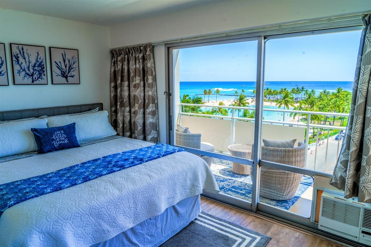 Beachfront Condo Ilikai Collection # 11. Sleeps 6. - Photo 3