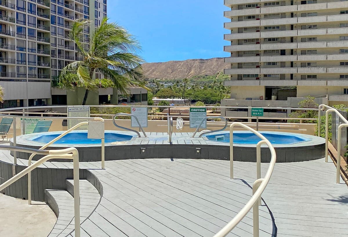 Condo in Honolulu · ★4.9 · 1 bedroom · 2 beds · 1 private bath - Photo 3