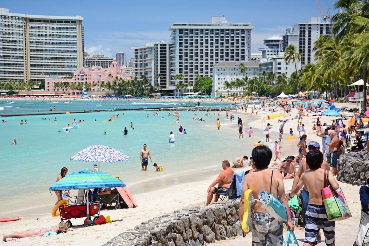 Condo in Honolulu · ★4.9 · 1 bedroom · 2 beds · 1 private bath - Photo 4