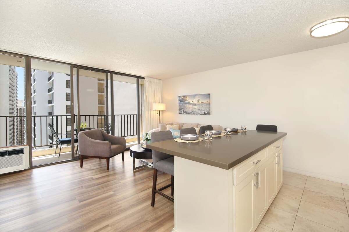 Condo in Honolulu · ★4.63 · 1 bedroom · 2 beds · 1 private bath - Photo 4