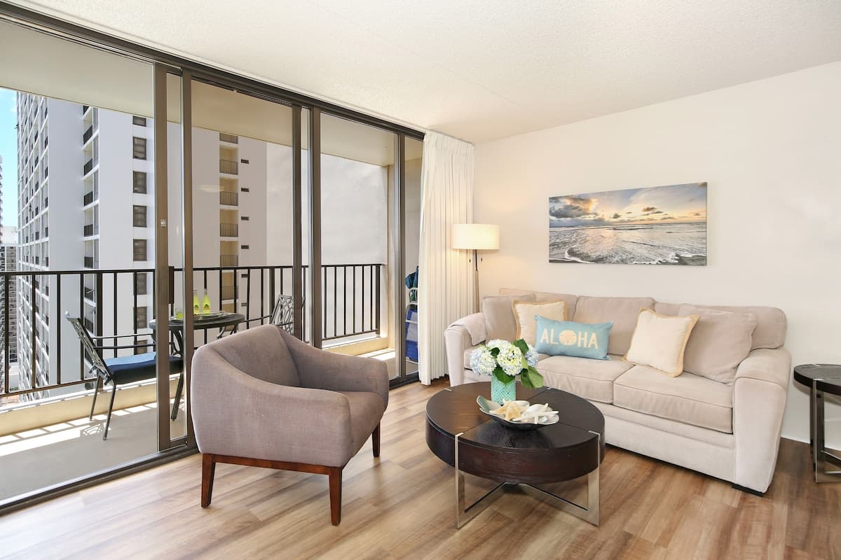 Condo in Honolulu · ★4.63 · 1 bedroom · 2 beds · 1 private bath - Photo 2