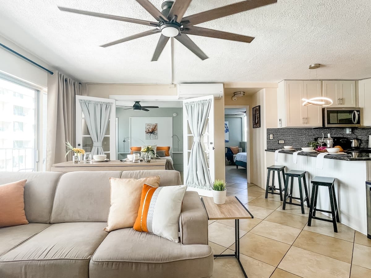 Condo in Honolulu · ★4.85 · 2 bedrooms · 3 beds · 2 private baths - Photo 5