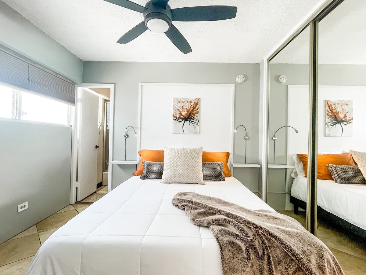 Condo in Honolulu · ★4.85 · 2 bedrooms · 3 beds · 2 private baths - Photo 1
