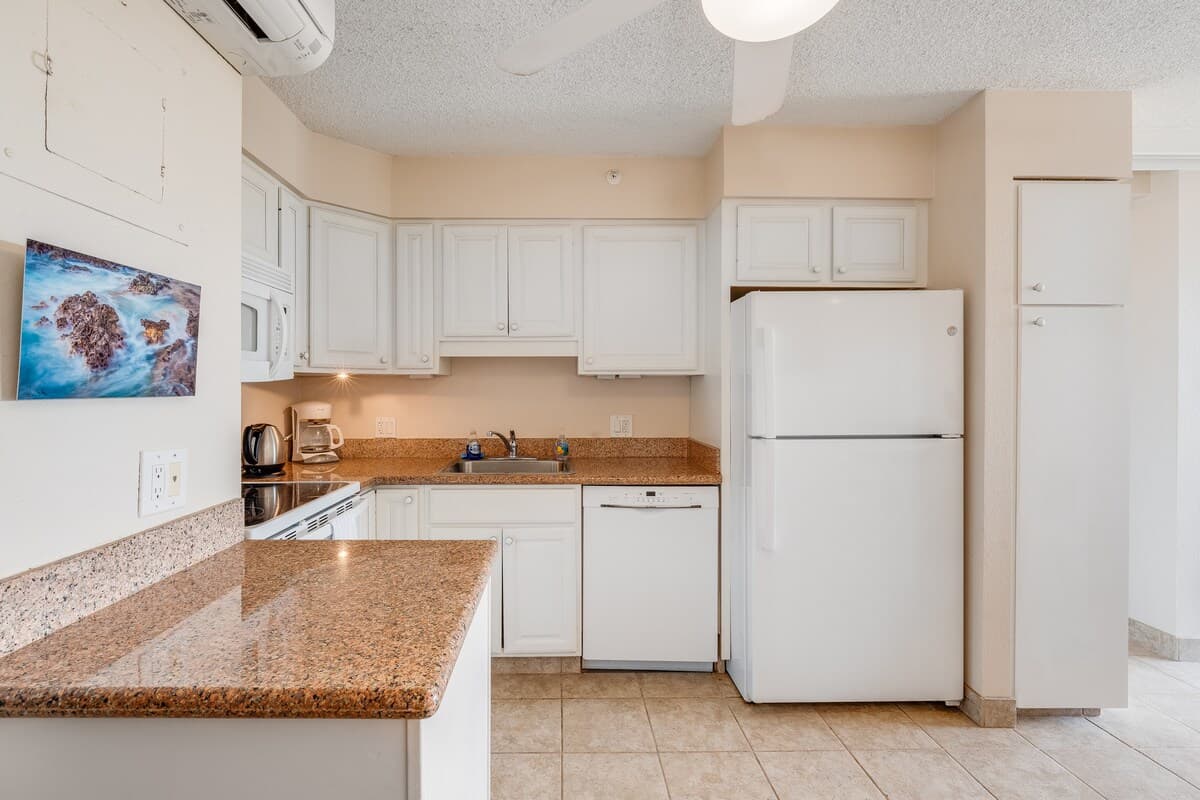Condo in Kihei · ★4.92 · 2 bedrooms · 2 beds · 2 baths - Photo 3
