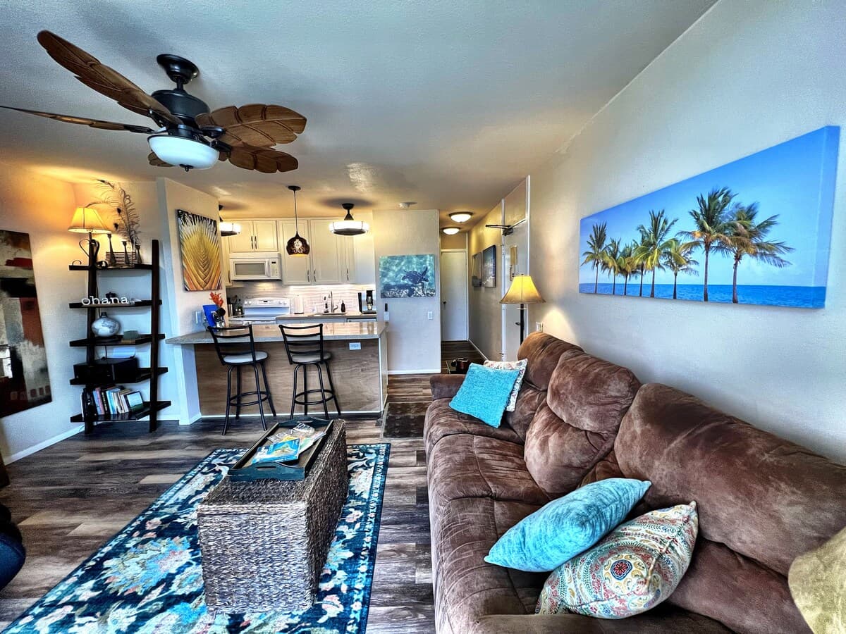 1 BR condo steps from Kona's premier surf break - Photo 1